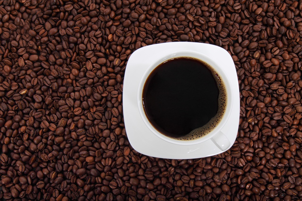 目元に高濃度コーヒーエキス配合のアイクリームはどれが効果的？