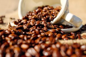 目元のアイクリームに高濃度コーヒーエキスを使うメリットは？