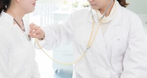 目元集中ケアにおすすめのクリニック併用法は？