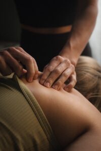 目元のたるみを解消する筋膜ケアセラムの効果は？