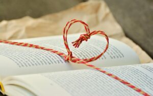 目元に高濃度アイクリームを使用する際の正しい使用順番は？