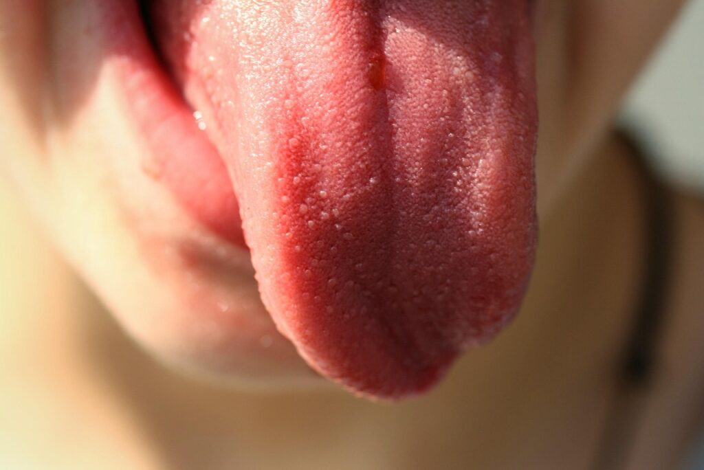 目元のたるみを解消するためにハリを出す高濃度成分は？