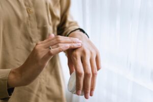 目元の集中ケアを朝夜で効果的に使い分ける方法は？