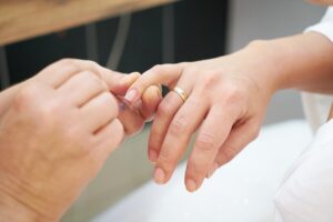 目元美容液に高濃度プロテオグリカンを使うメリットとは？