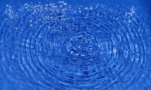 目元のレチノールセラムによる効果はどのようなものですか？