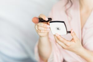 目元の美白に効果的な化粧品はどれですか？