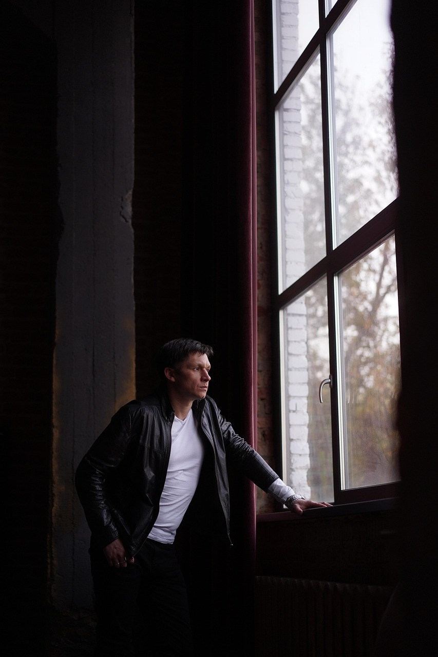 目元のハリ不足を解消するアイクリームの選び方は？